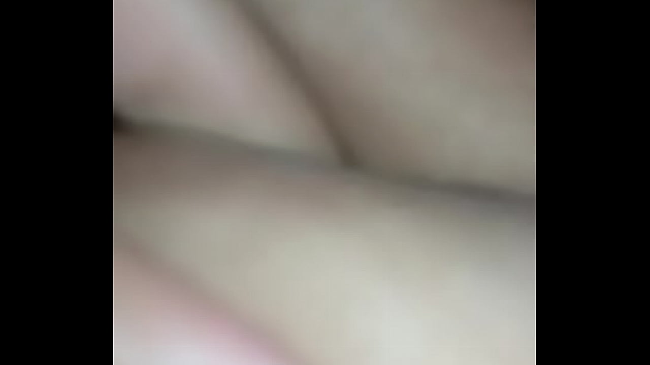 Vanessinha enfiando o dedo no buraquinho