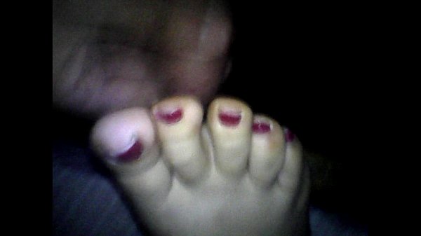 s. cumonfeet redtoenails