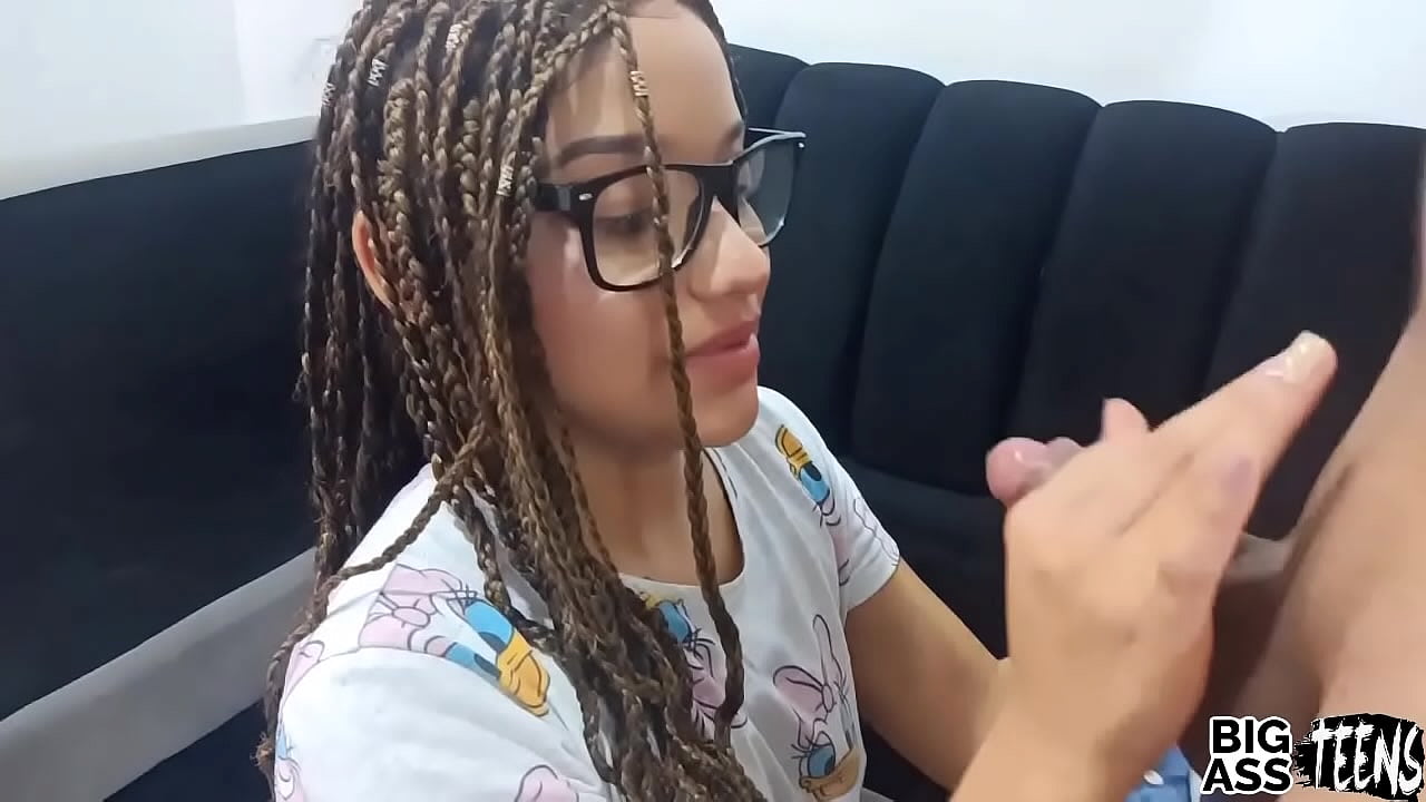 big booty modelo de Culo Grueso es Follada por el Culo y el Co&ntilde;o tan pronto como abre sus agujeros boca ful de leche co&ntilde;o apretado