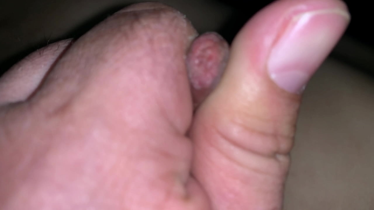 Jalandole los pezones a mi vieja