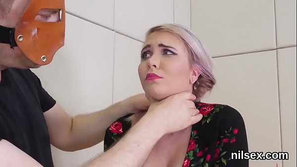 Wild slut gets her fuckholes opened and properly rode