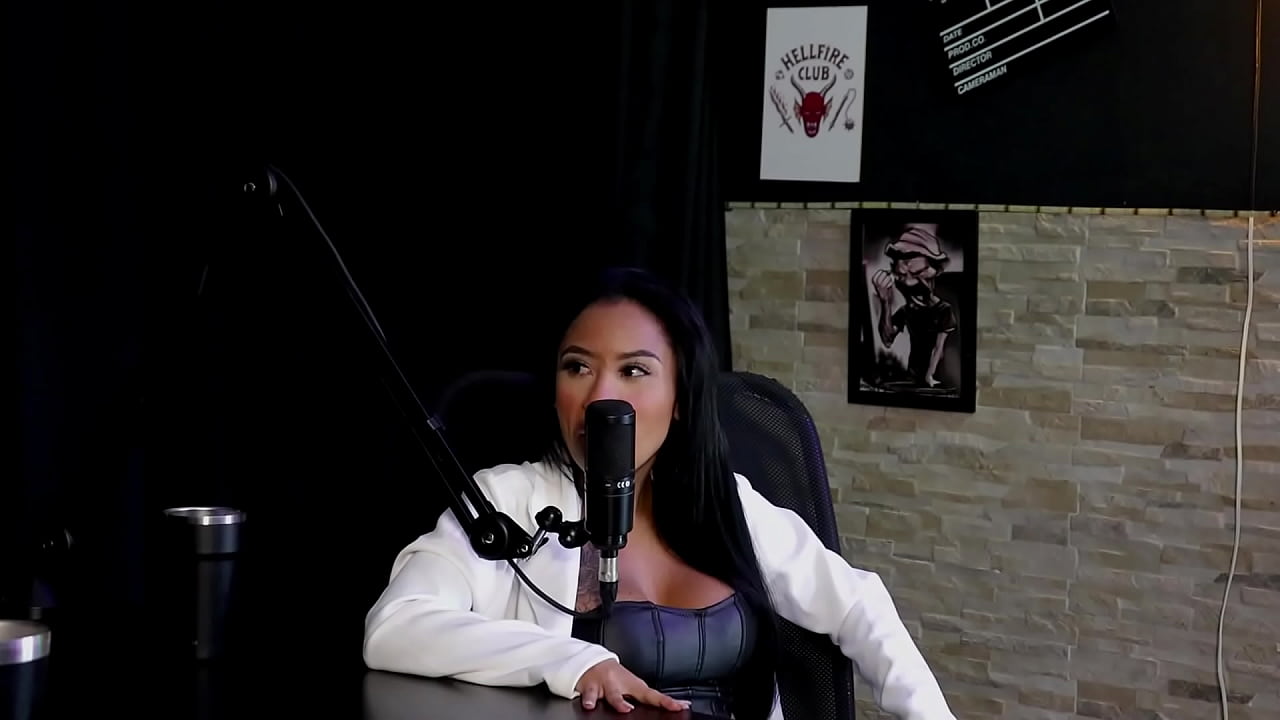 N&atilde;o gosta de pau grande por ser pequena e te machucar, ficou surpresa quando come&ccedil;ou e uma situa&ccedil;&atilde;o com um gringo parapl&eacute;gico... - Paulistinha (SHEER/RED)