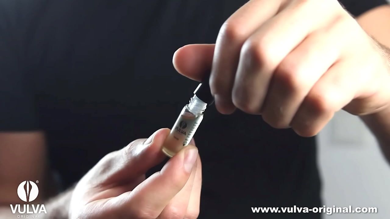 This is for the pussy lovers! Smell her wet pussy at home!