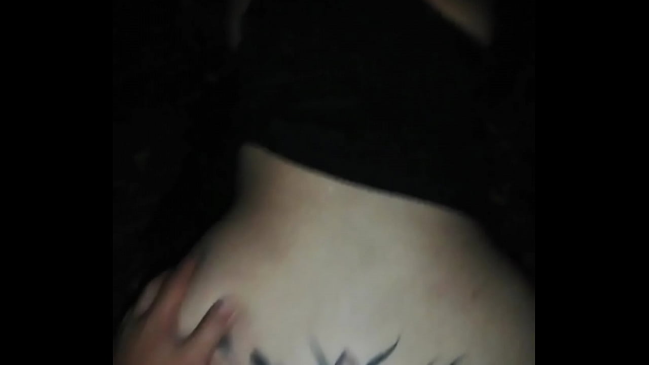 Mujer de 40 y joven de 20 al aire libre