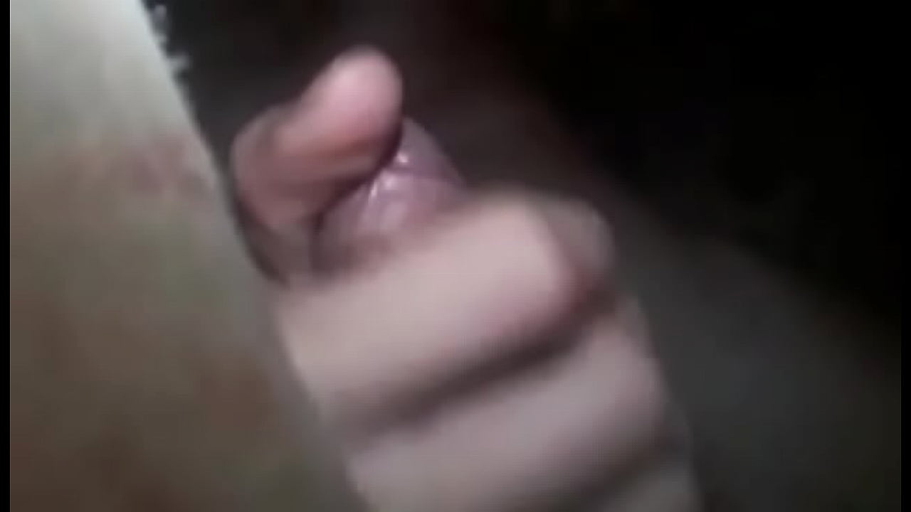 Novinho se masturbando gostoso