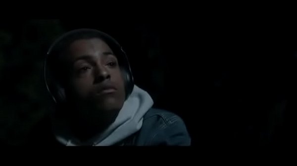 Es una cancion de xxxtentacion y subire mas