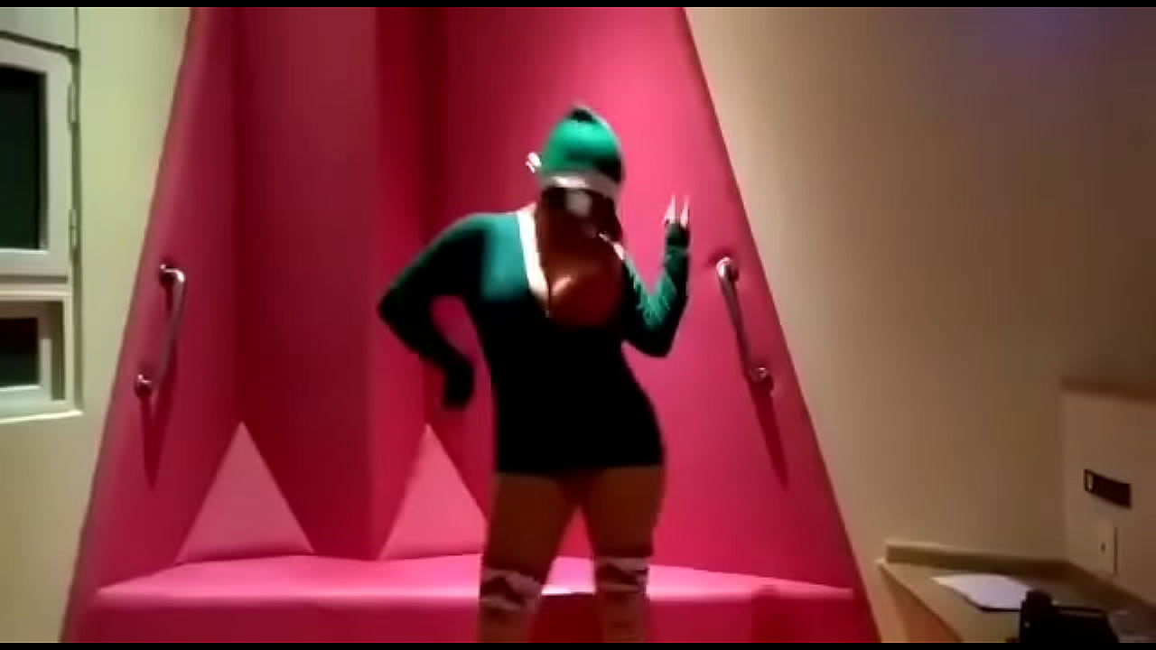 Lucy scort bailando sexy :3