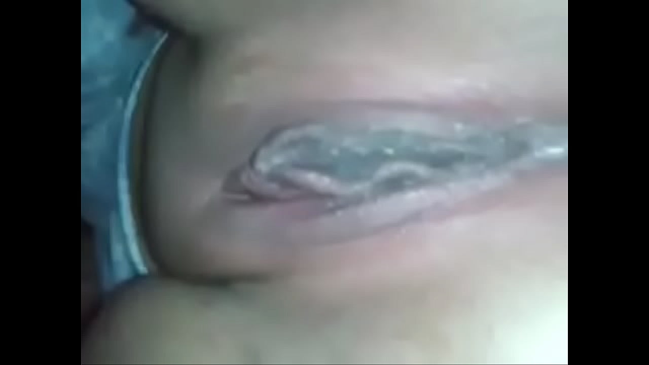 su dedito en el culito