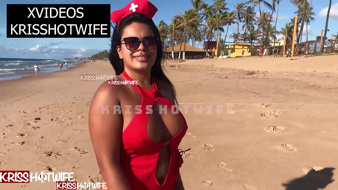 Kriss Hotwife Se Exibindo Em Praia P&uacute;blica