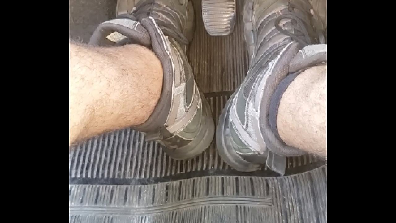 tem coisa melhor que tirar e sentir o chulezao? rs