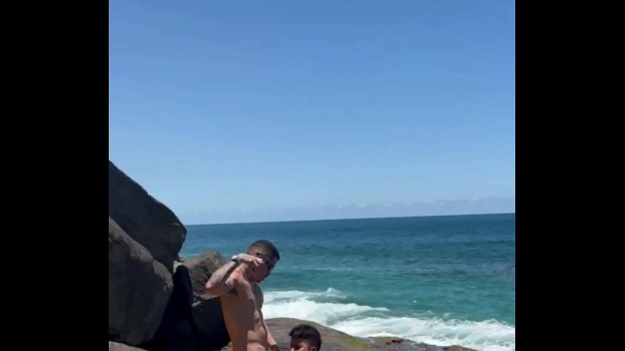 FUDENDO NA PRAIA. - FREE