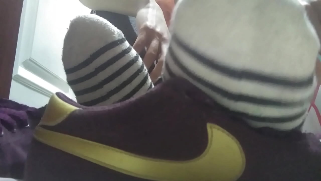 Size 9.5 shoes and barefeet