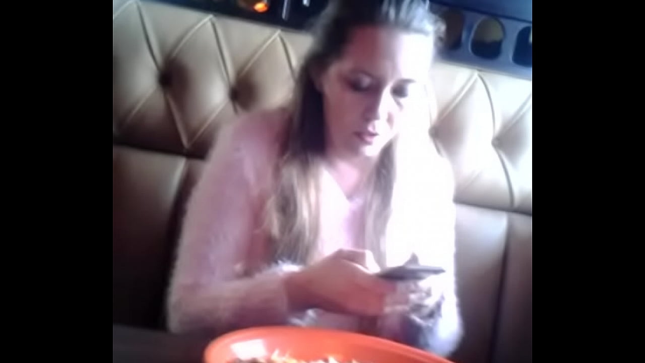 looped video of girlfriends amy wiping her plump pussy