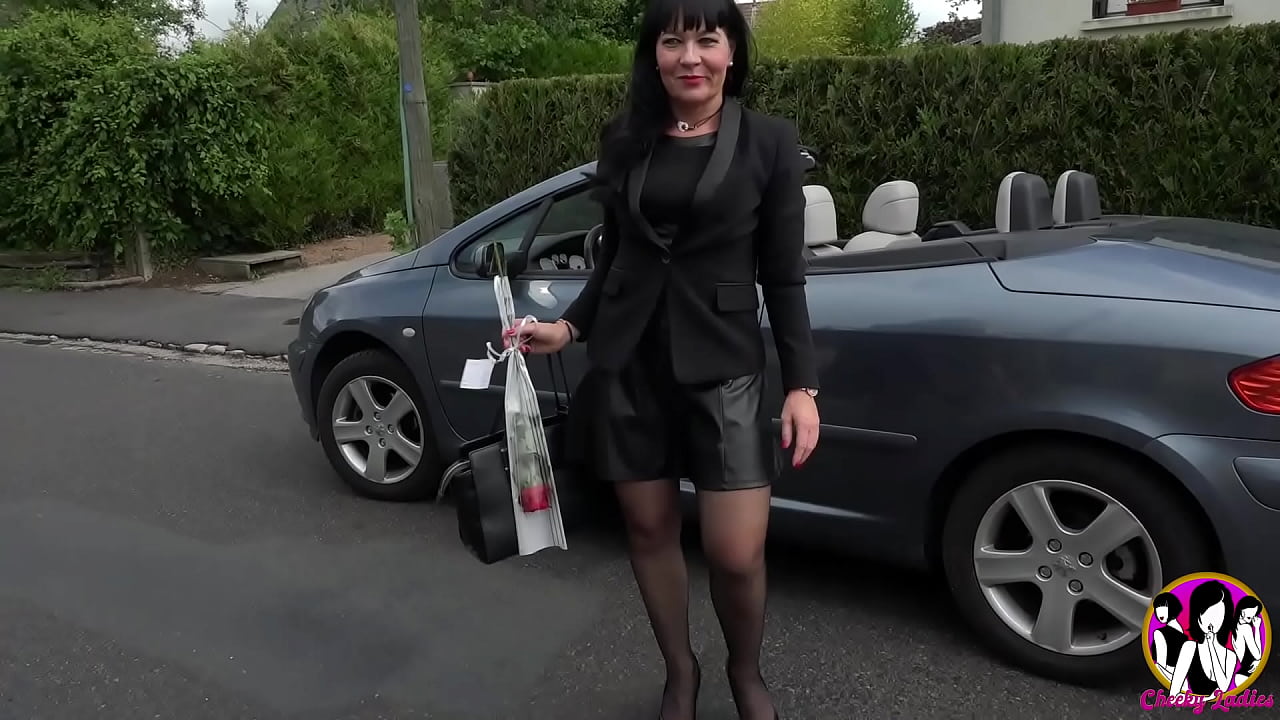 Stunning brunette milf has anal sex outdoor