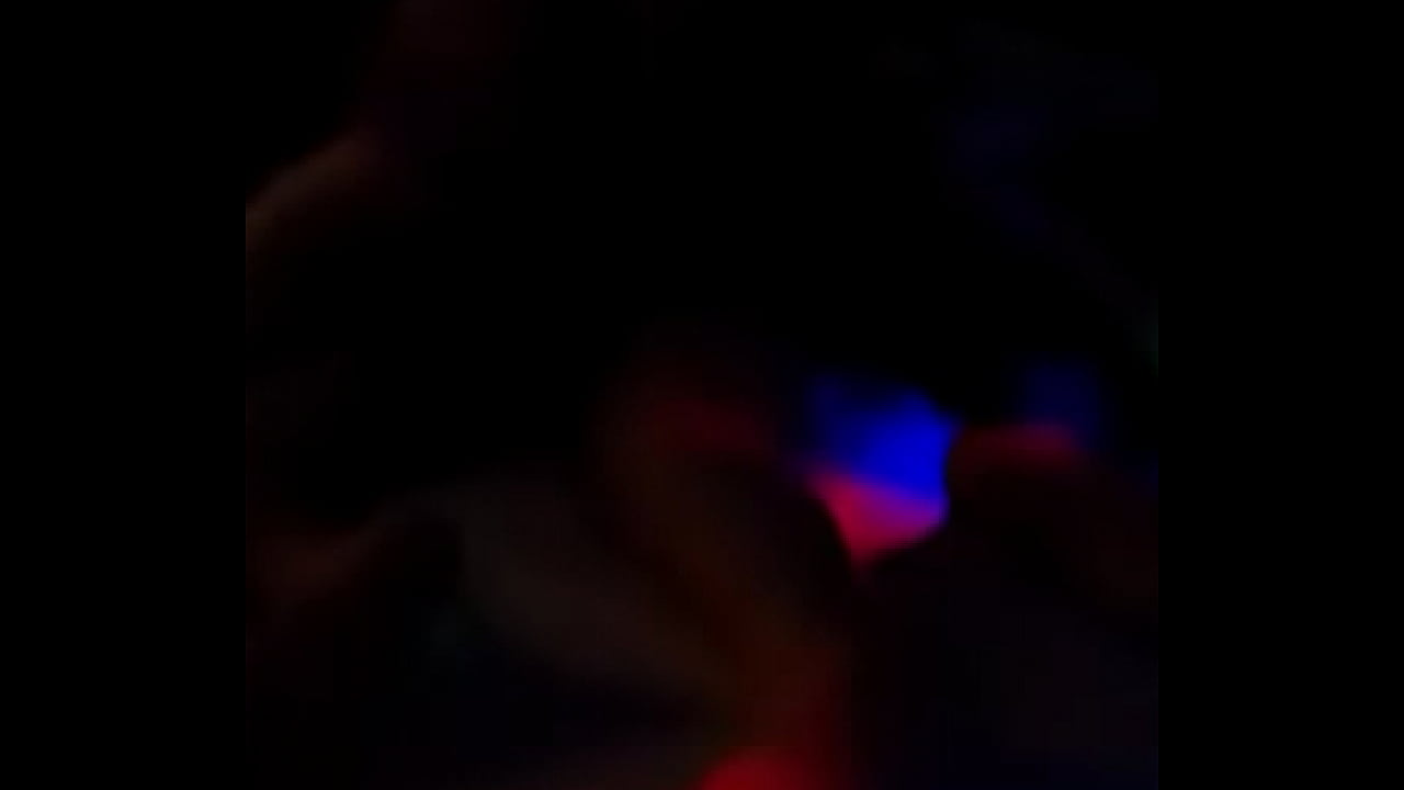 Corno filmando a esposa dando