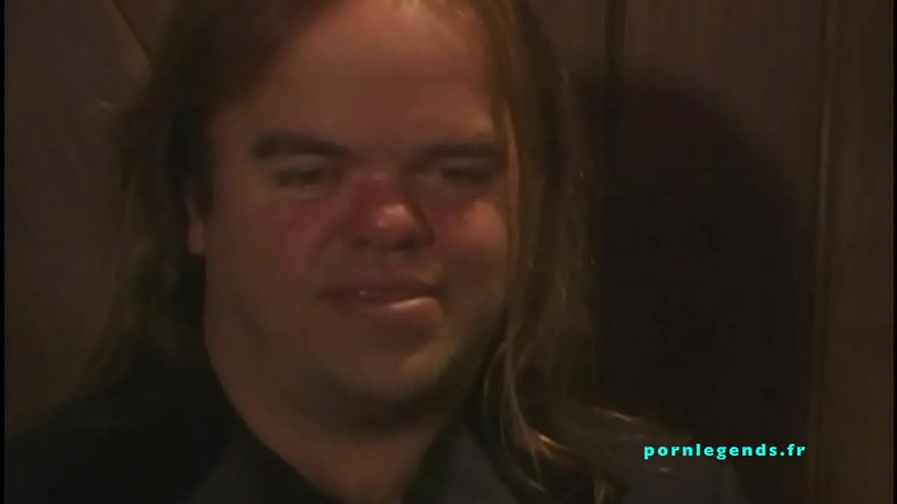 Nicole Sheridan: Milf salope prend une grosse bite &agrave; pleine bouche et une grosse faciale.