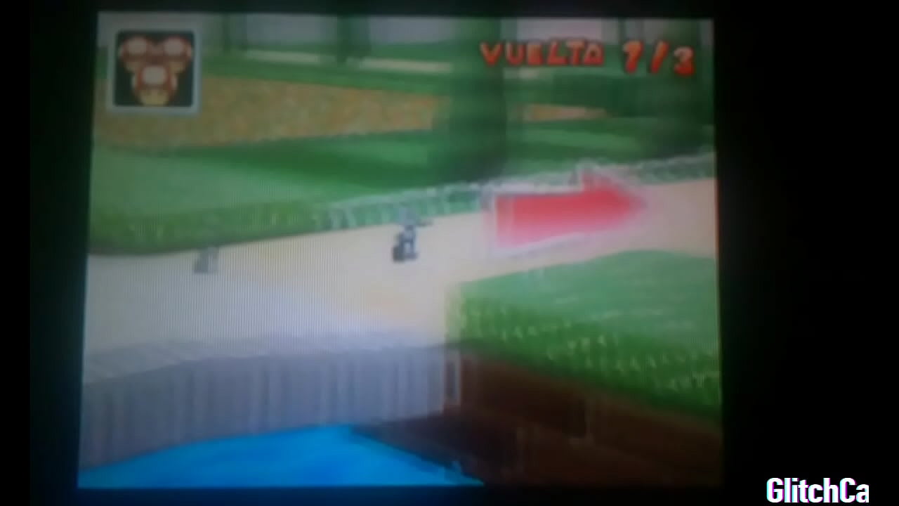 Robot se deja follar con musica de initial d