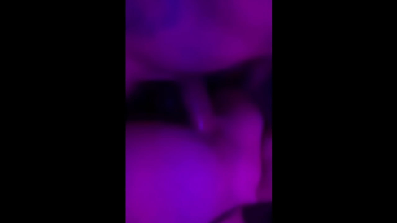 Ninfeta muito gostosa e apertada grava a foda com seu cliente que fez ela gritar muito