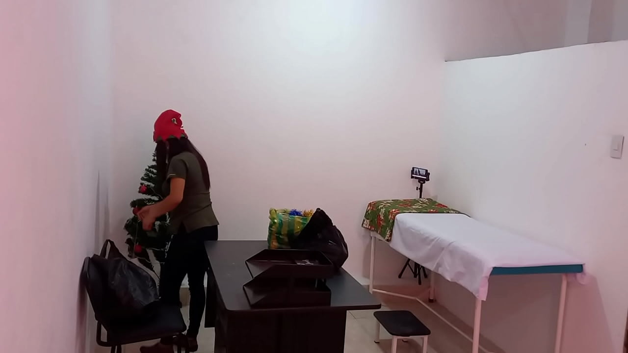 THE NURSE IS CAUGHT IN THE HOSPITAL DECORATING THE DOCTOR'S OFFICE AND GETTING SUPER SEXY AND HOT