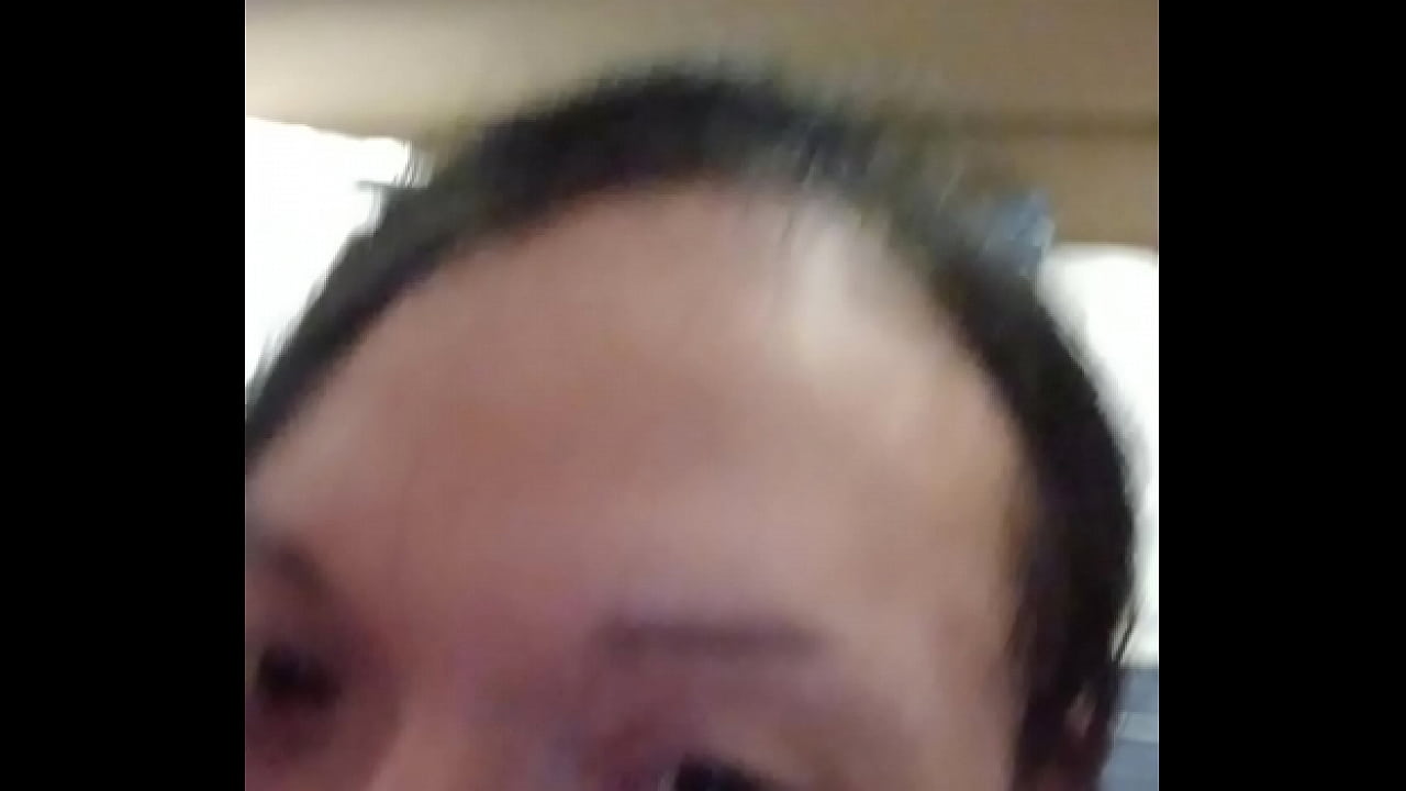 Putica Ladyboy probando pene sexo oral