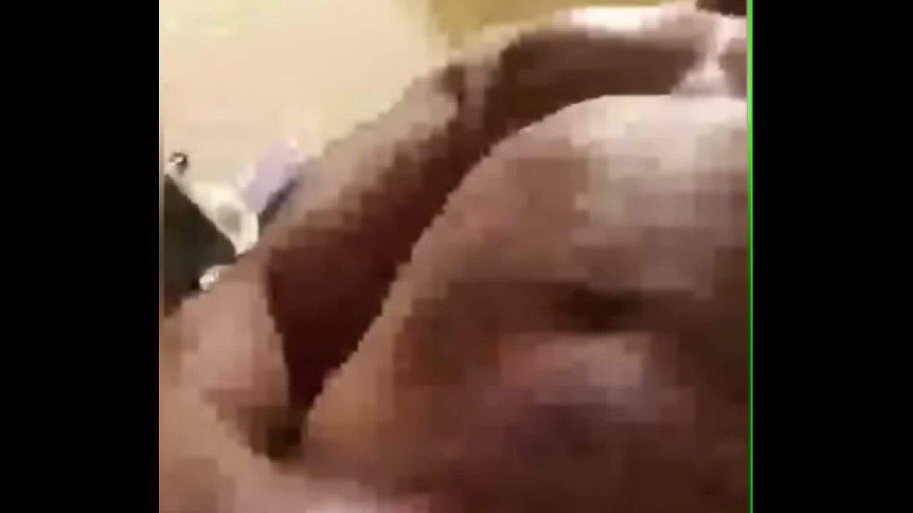 Macho musculoso pide correrse