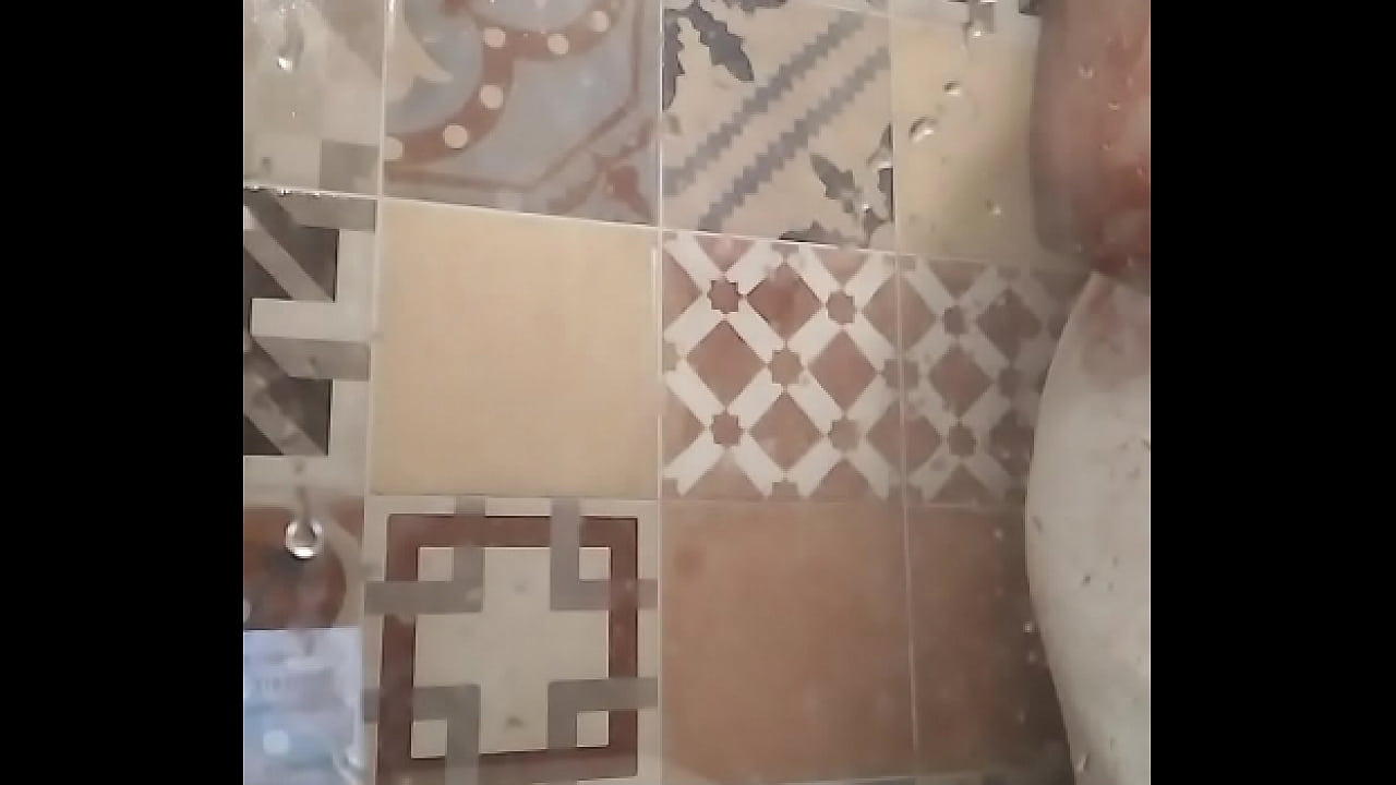 Raphaella trans no banho quentinho exibinddo seu corpinho