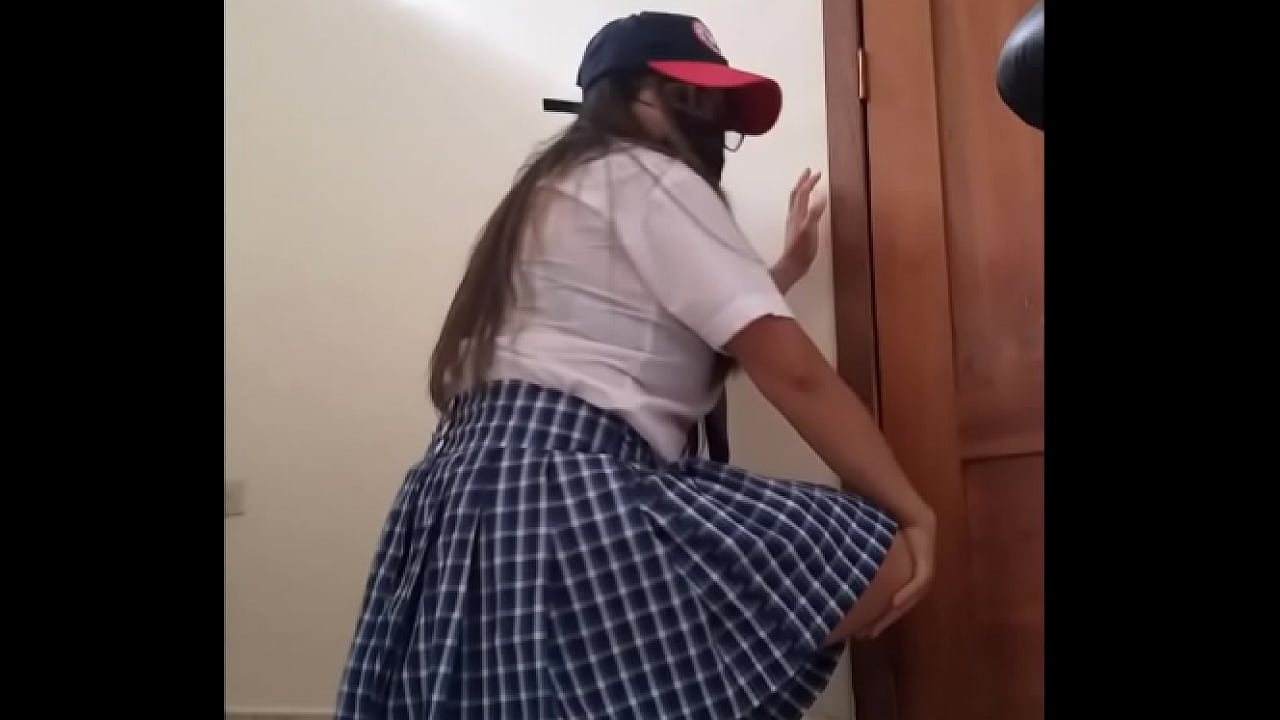 18-year-old student leaves class early and performs sensual dance in the principal's room