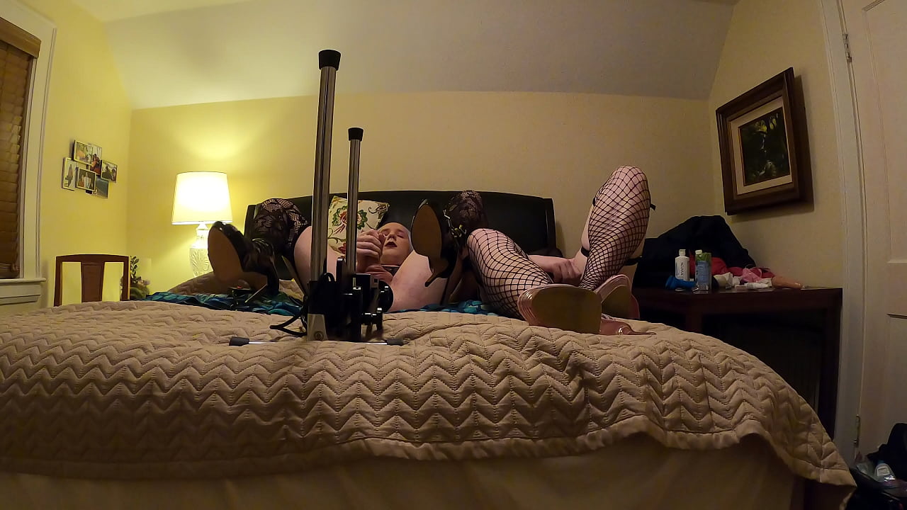 Femboy Bailey Wilde Fucked by Sex Machine