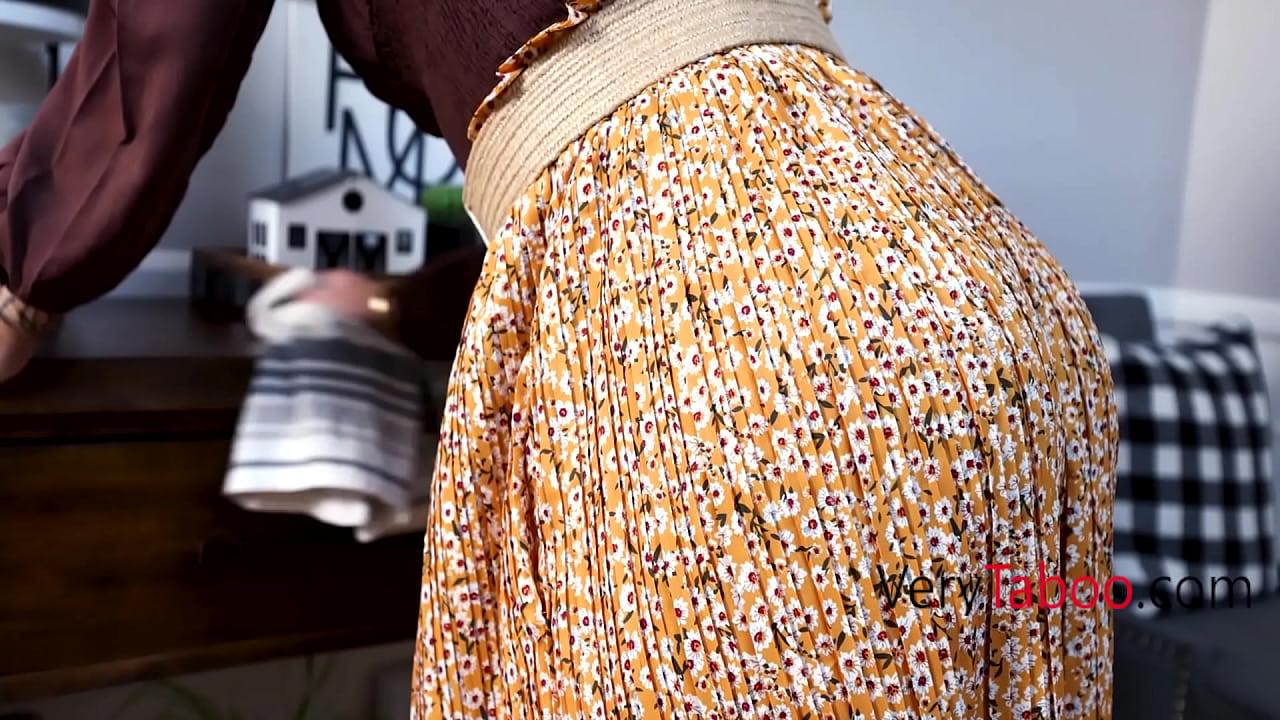 Mrs. Anderson&rsquo;s Indulges In Family Threesome On Mothers Day