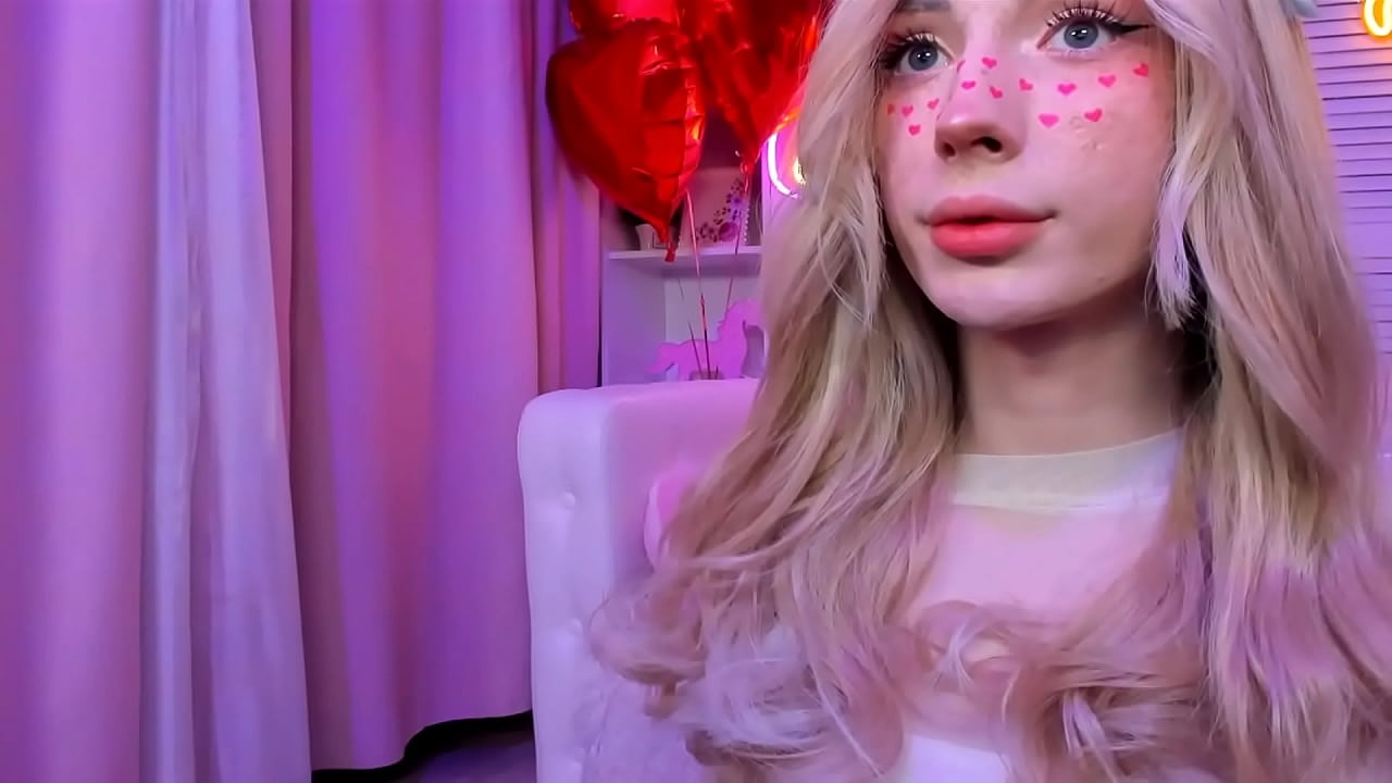 Shemale Showing Her Cute Ass