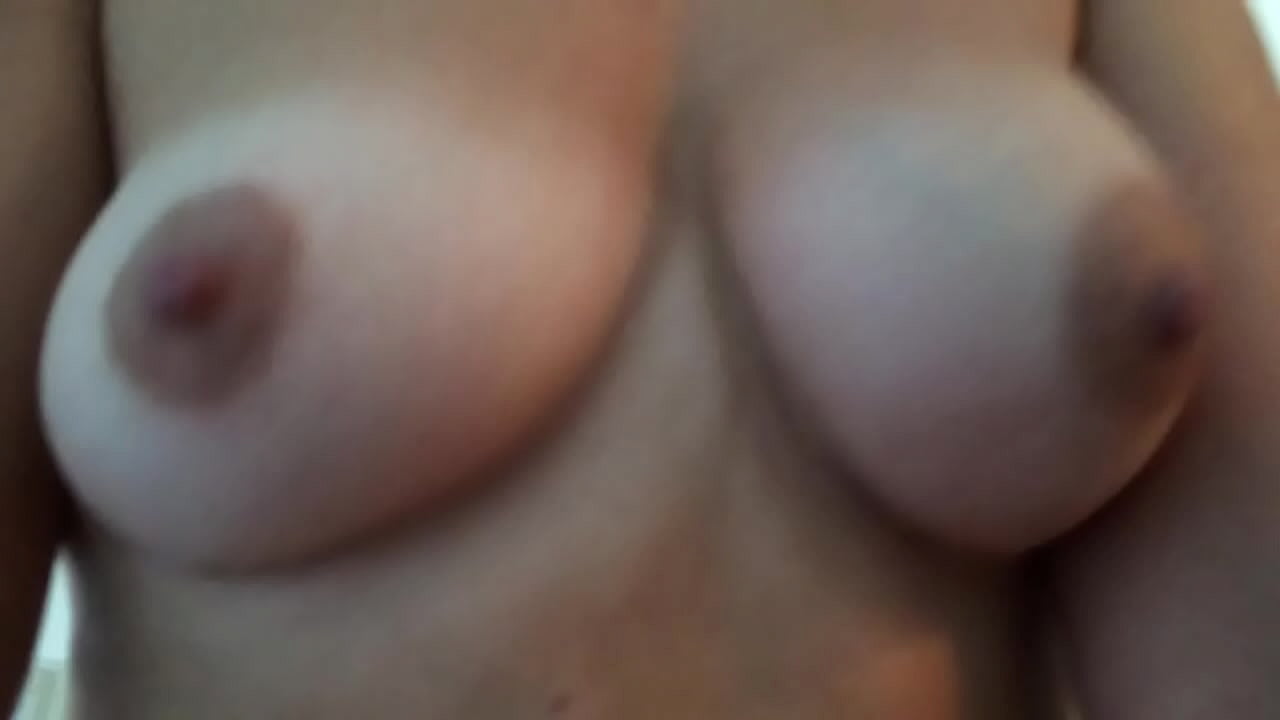 Amateur wife tits bouncing