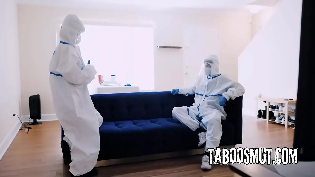 Two Medical Workers Have Sex During Quarantine