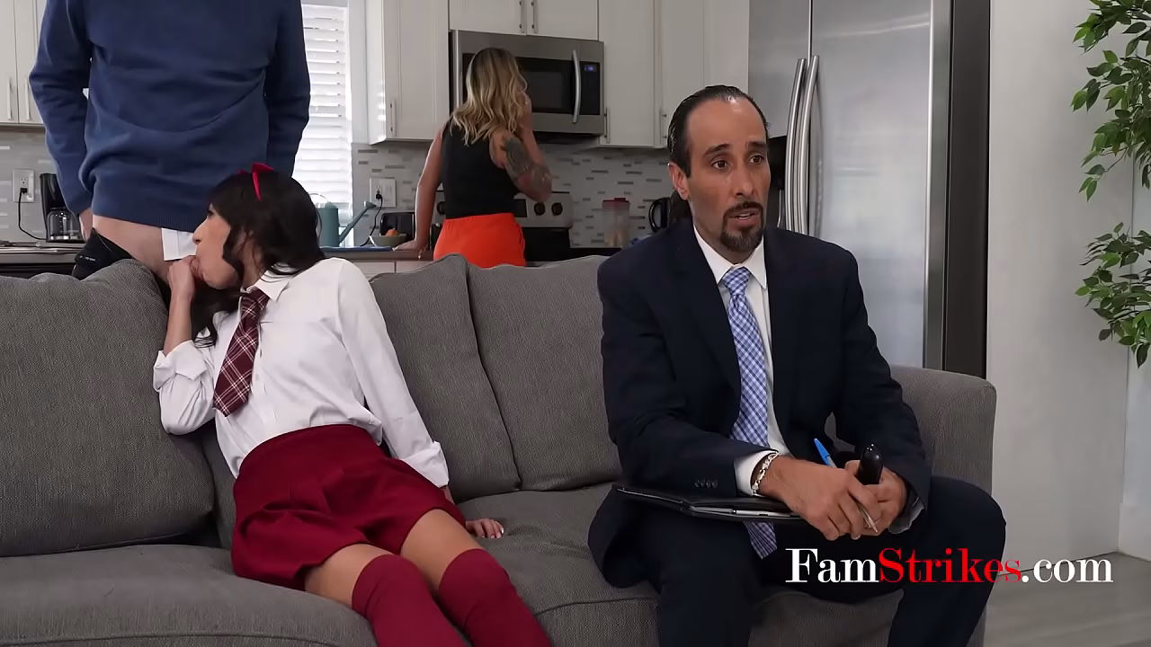 Step Daughter Secretly Pleasures Boyfriend During Family Dinner