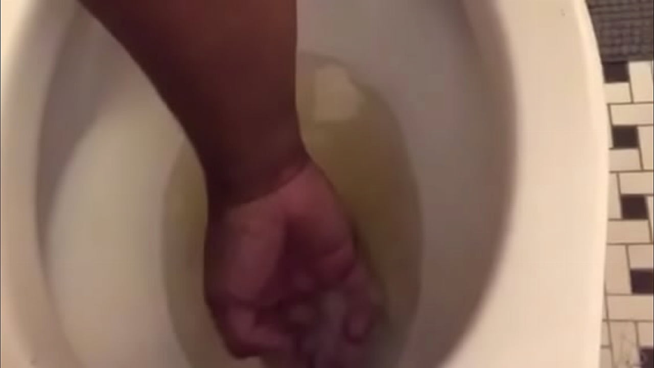 Using housemate&rsquo;s jizz on my dick