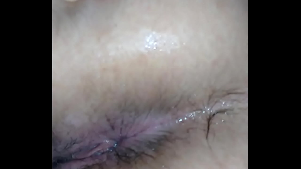 Gozando pelo cuzinho enquanto meu marido me fode gostoso