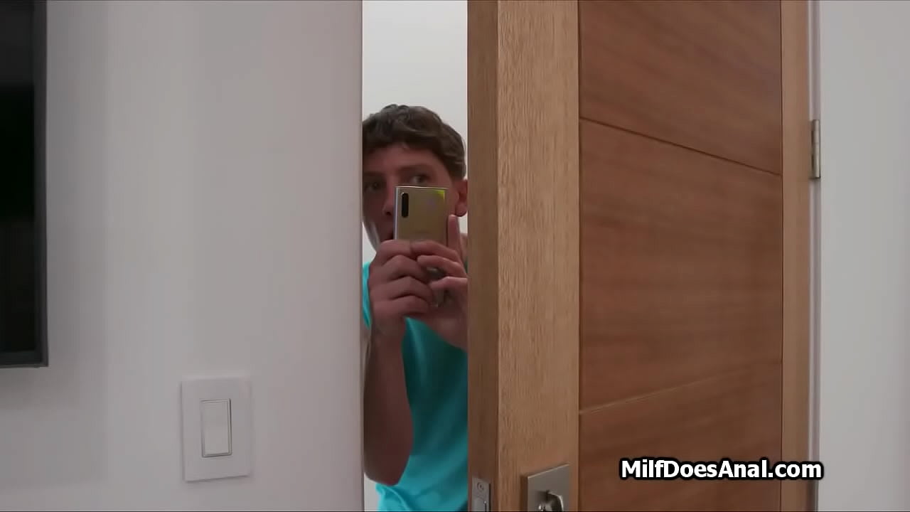 Busty housewife busted while performing on cam show