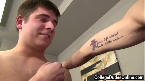 Sexy men He admires Zaden's huge manstick before getting a mouthful