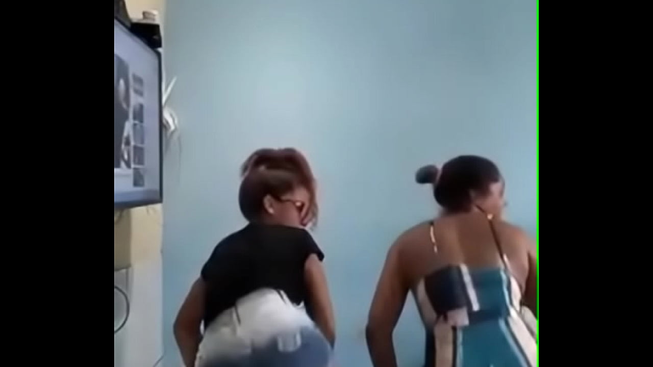 M&atilde;e e Filha Dan&ccedil;ando Funk
