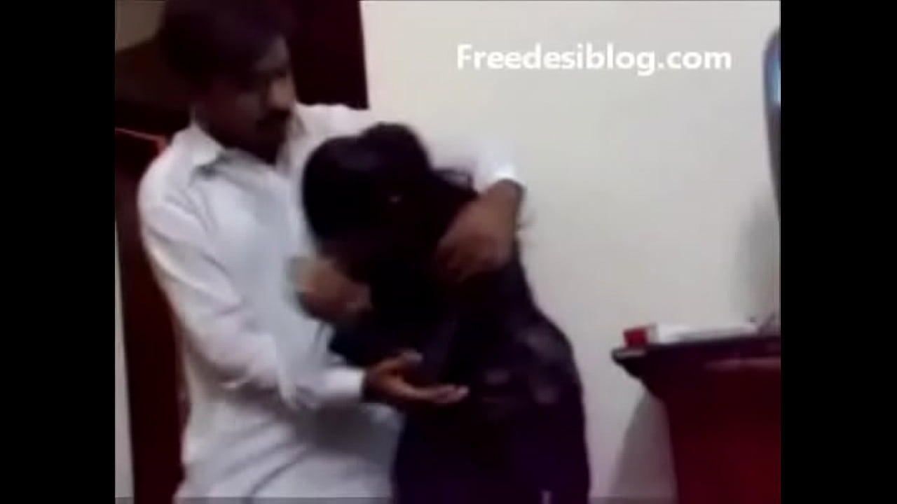 Pakistani Desi girl and boy enjoy in hostel room