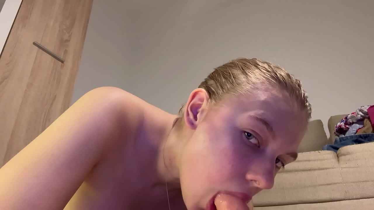 Deepthroat with big dildo