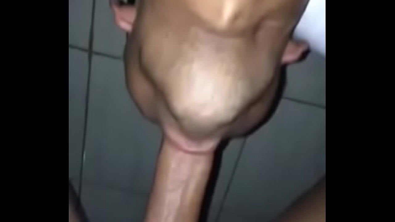 Meti o pau na garganta do novinho