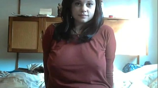 Linda gatinha se exibindo e dan&ccedil;ando para voc&ecirc;