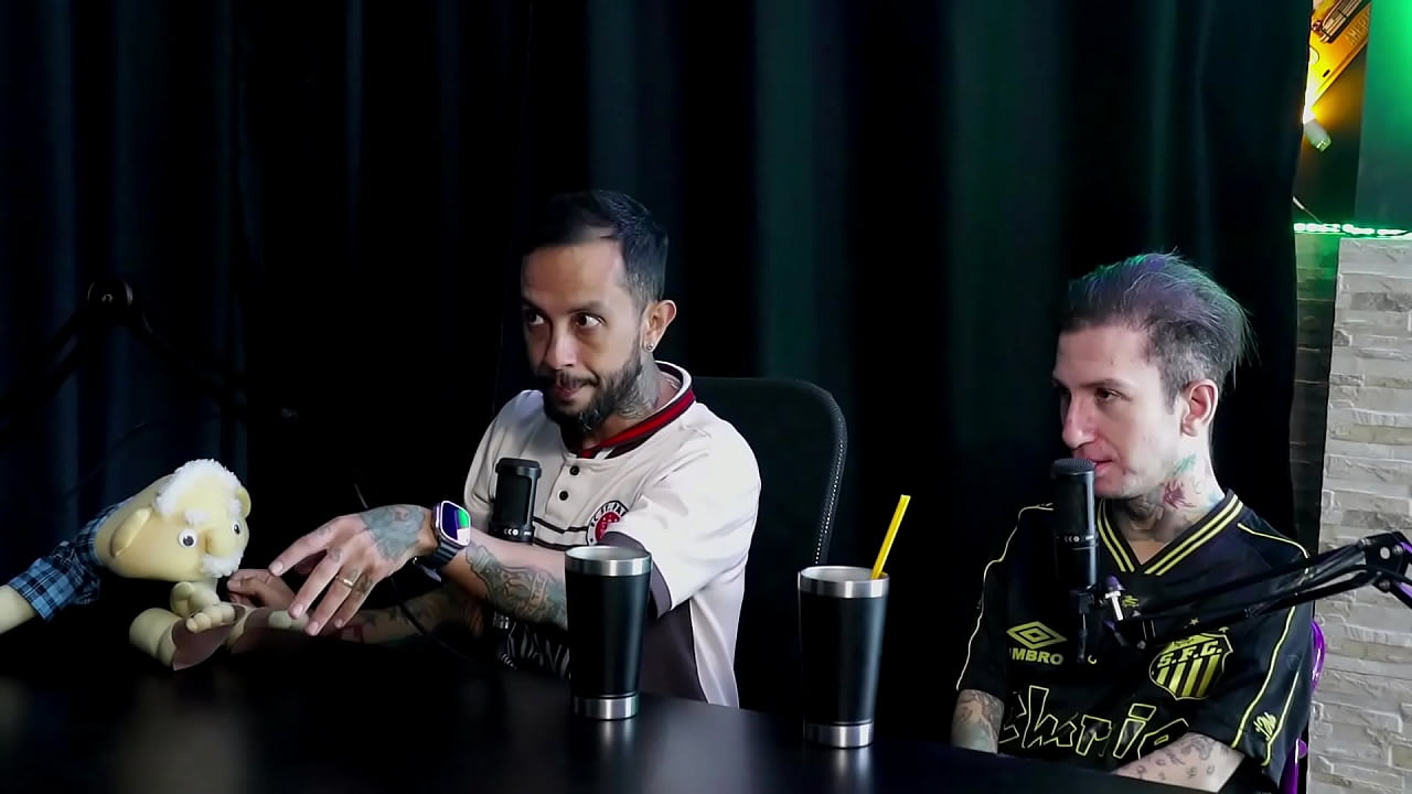 Foi para um reality show, iniciou com v&iacute;deo chamada, a m&atilde;e &eacute; uma safada, e teve que pagar para gravar - Tifany Rocha (Swing Cast) (WATCH ON: SHEER/RED)