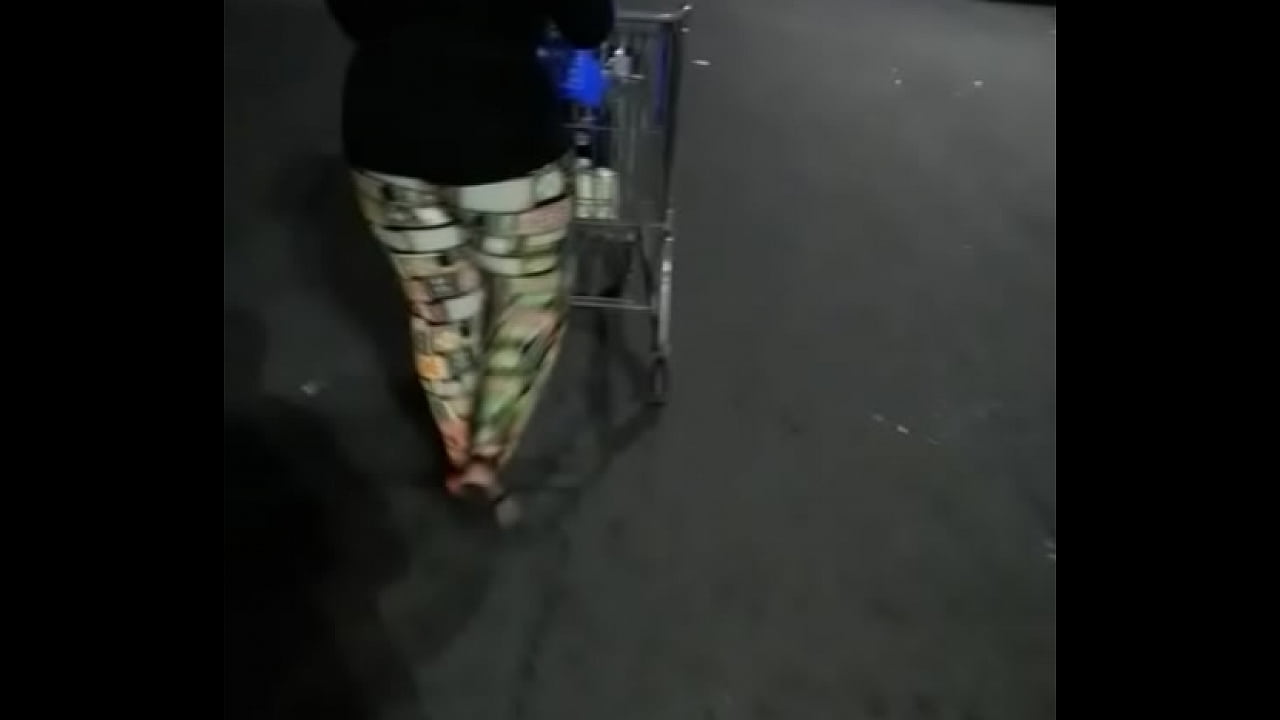 thicc ass walking