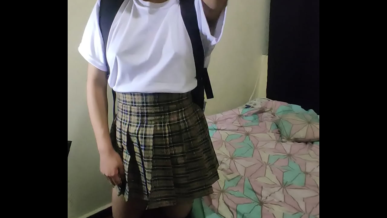 Pendeja colegiala argentina tocandose el co&ntilde;ito y su padreasto la graba