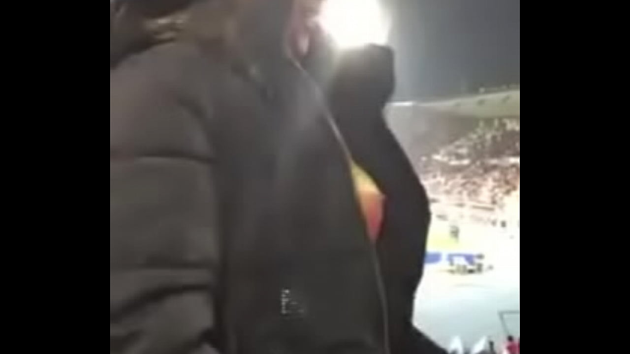 Ecuatoriana ense&ntilde;ando las tetas en partido de futbol
