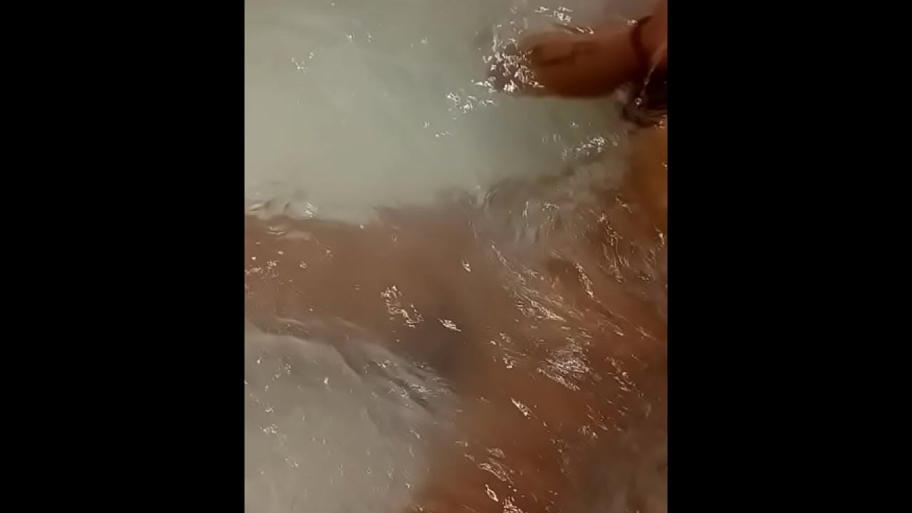 nos aventamos un palo en jacuzzi ruego por una mamadita