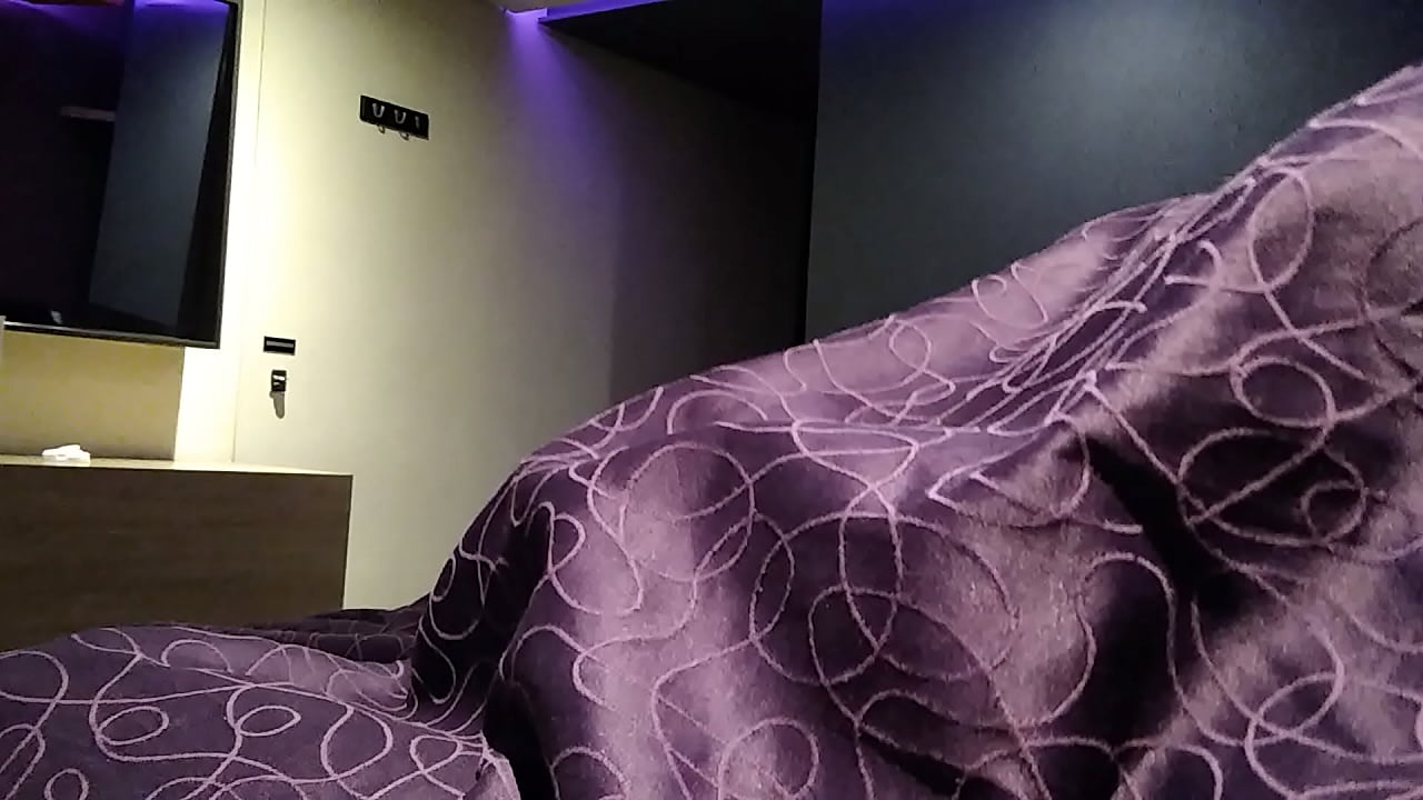 mamada profunda bajo la manta