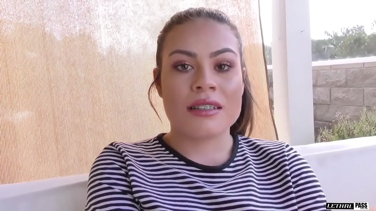 Veronica Valentine is a young rim jobber!  OH YEAH FEEL THAT SLOBBER!!