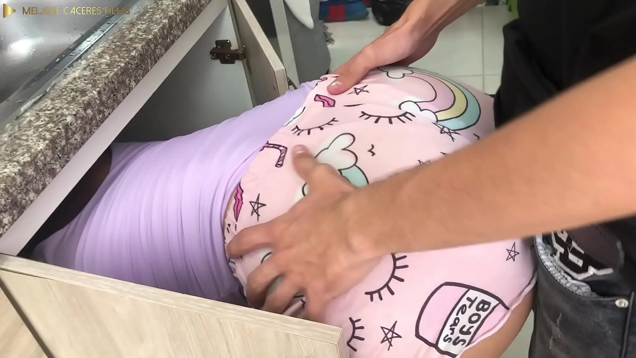 hermanastro s&aacute;came de aqu&iacute; con tu polla - porno en espa&ntilde;ol